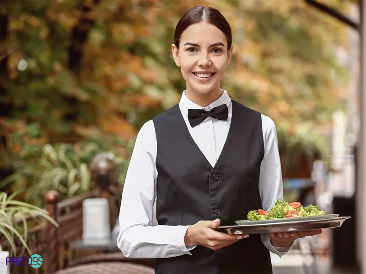 گارسون خانوم در ترکیش رستوران