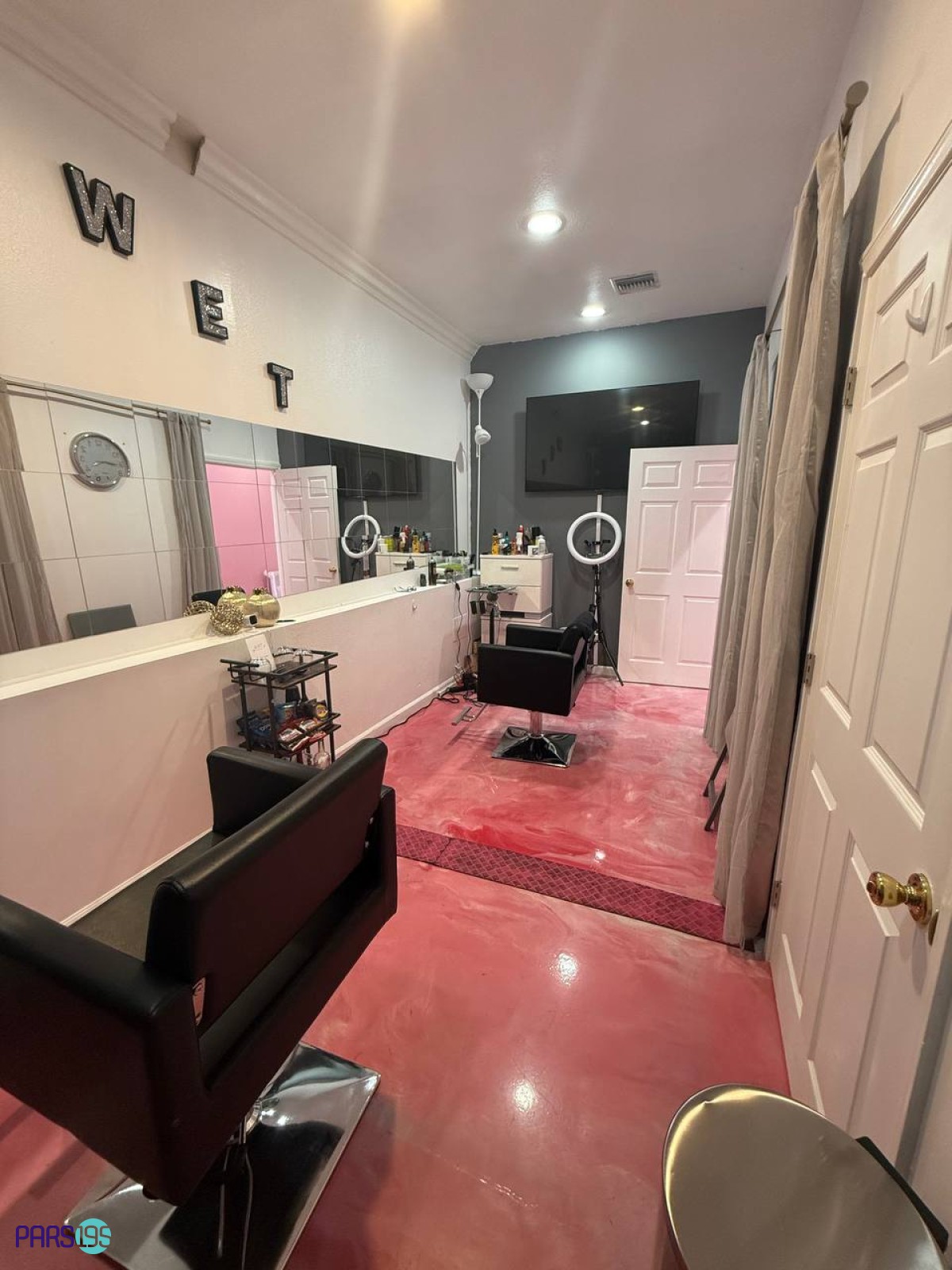 اجاره اتاق در سالن زیبایی Woodland Hills