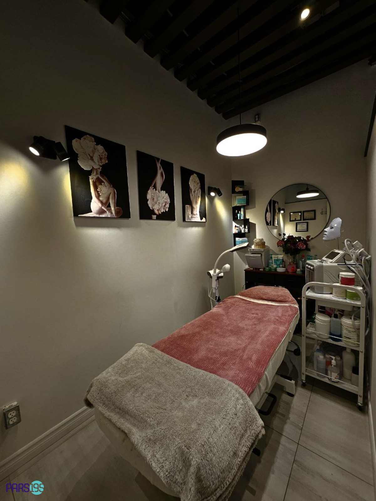 اجاره اتاق برای فیشال و اکستنشن مژه