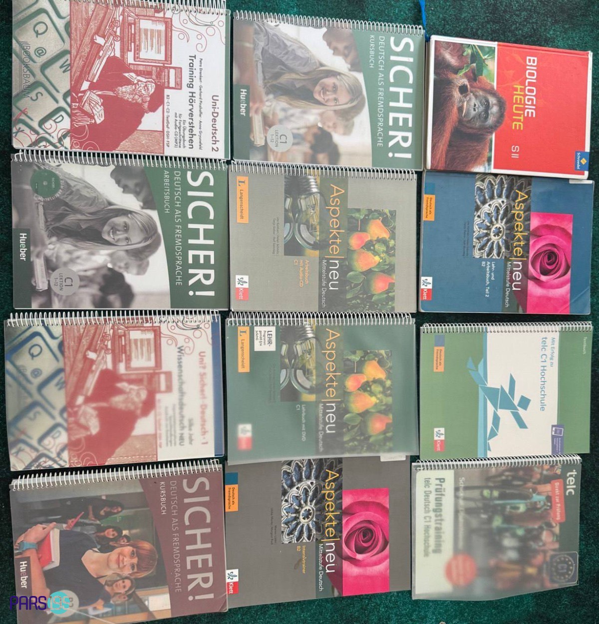 تعدادی کتاب فروشی