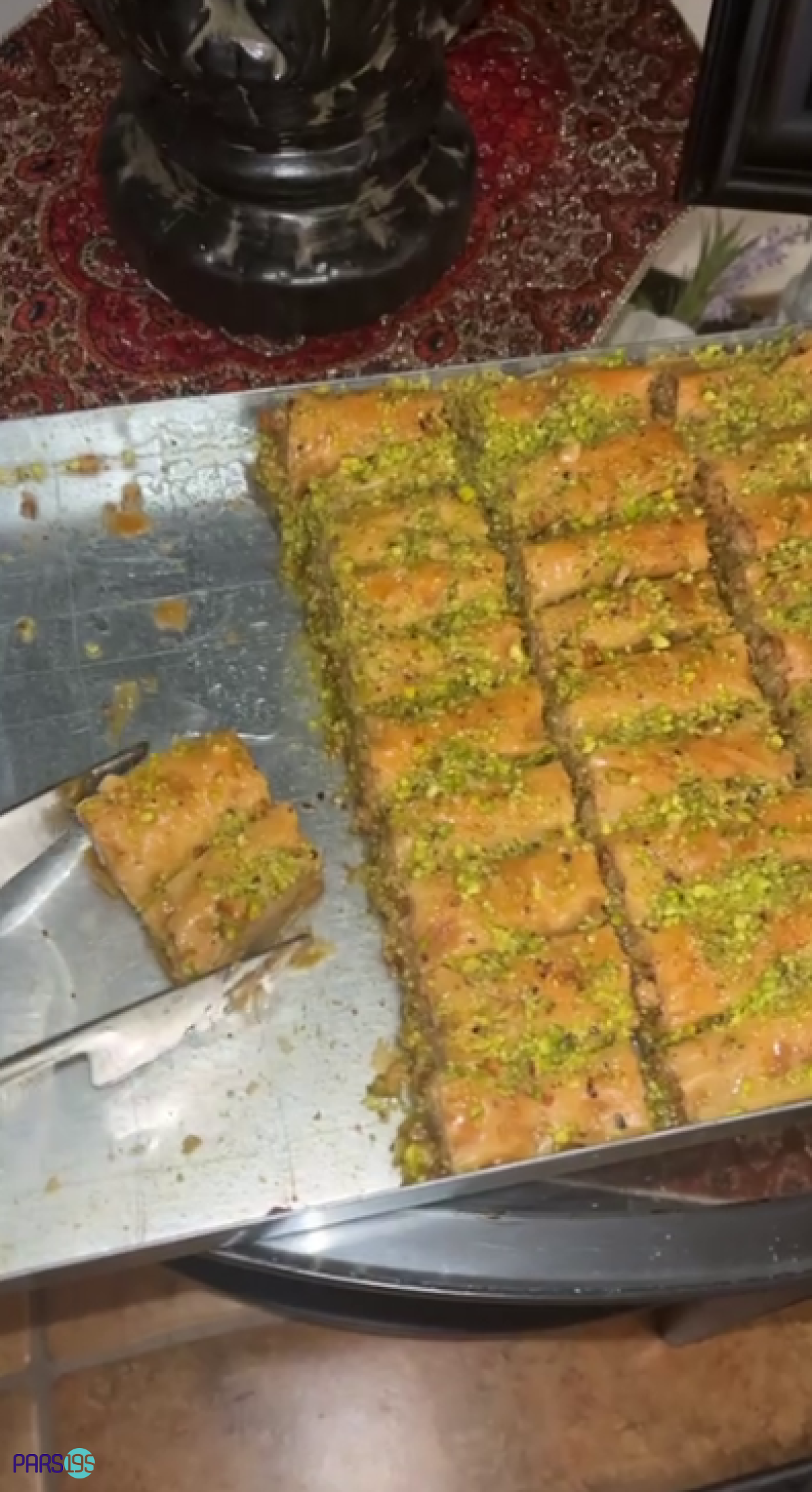 تولید باقلوای گردو با پسته، کیک یزدی و تافی شکلات